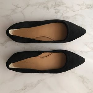 UGG Collection Black Pointed Toe Flats Size 7.5